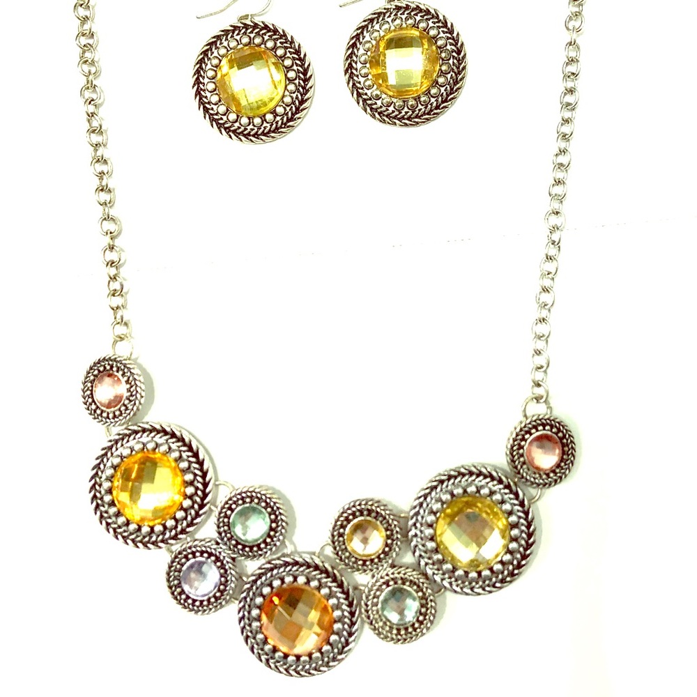 Premier Designs necklace and matching earrings